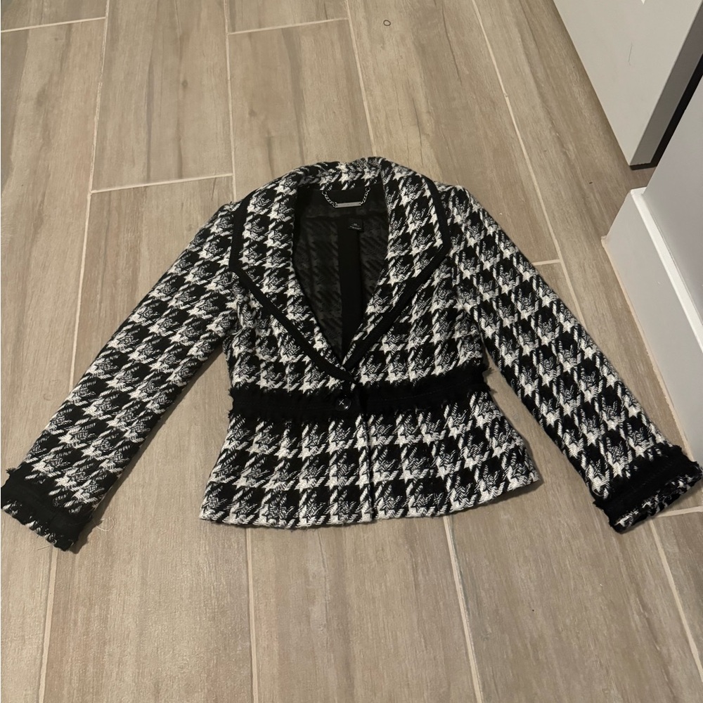 Blazer - Picture 6 of 6